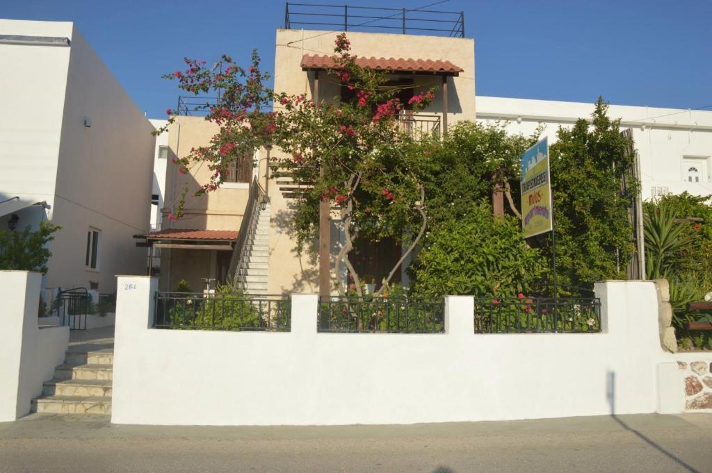 Milos Apartments Adamantas  Exterior photo